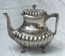 Prachtvolle Kaffeekanne aus